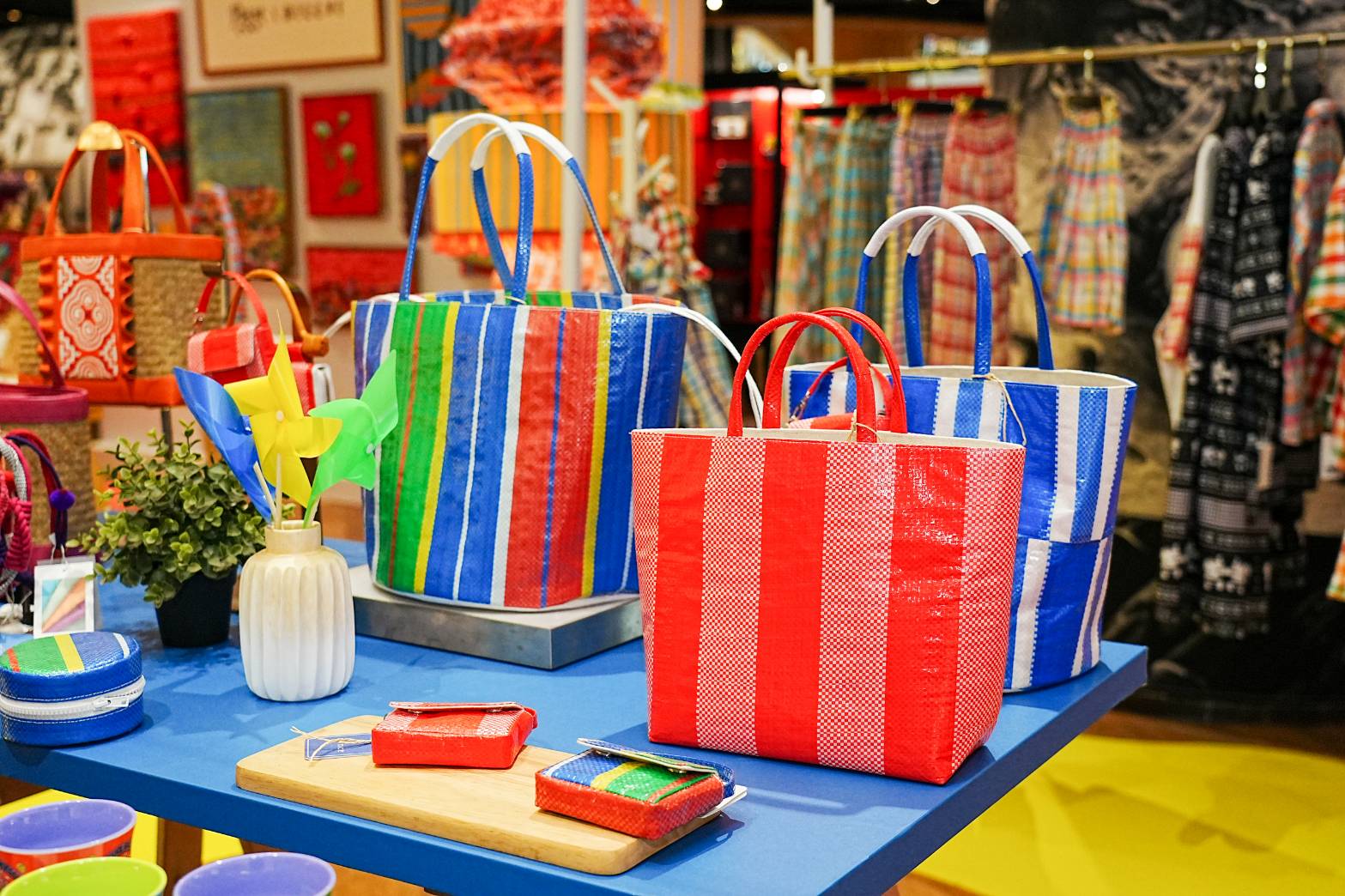 ไอคอนคราฟต์ปลุกเทรนด์คราฟต์ไทยสีสันสดใส ผ่านแคมเปญ“ไอคอนซัมเมอร์คราฟต์ THAI CRAFT IN SUMMER”รวมไอเทมสุดชิคดีไซน์สุดจี๊ดจากงานฝีมือไทย เติมสีสันให้ซัมเมอร์นี้โดดเด่นไม่ซ้ำใคร